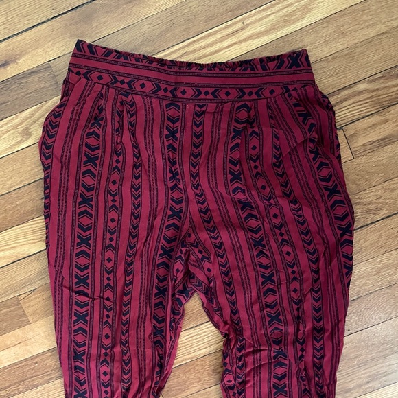 Linen High Waisted Aztec Patterned Jogger Pants! - Picture 3 of 4